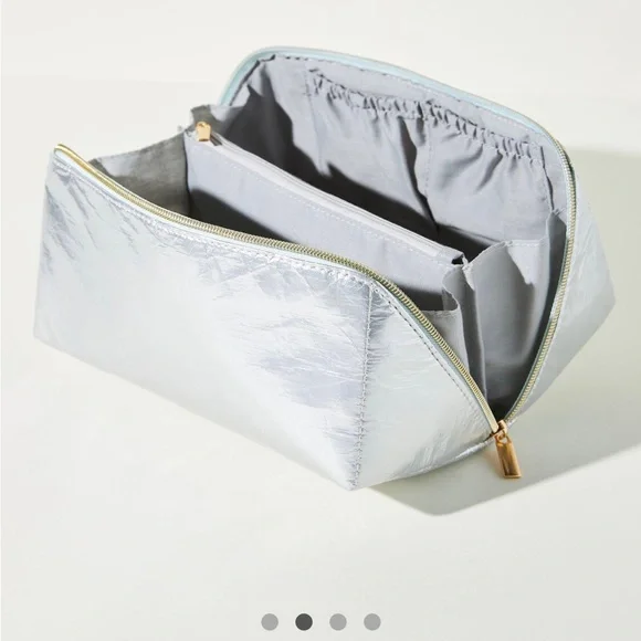 Crinkle metallic cosmetic bag - Picture 3 of 10